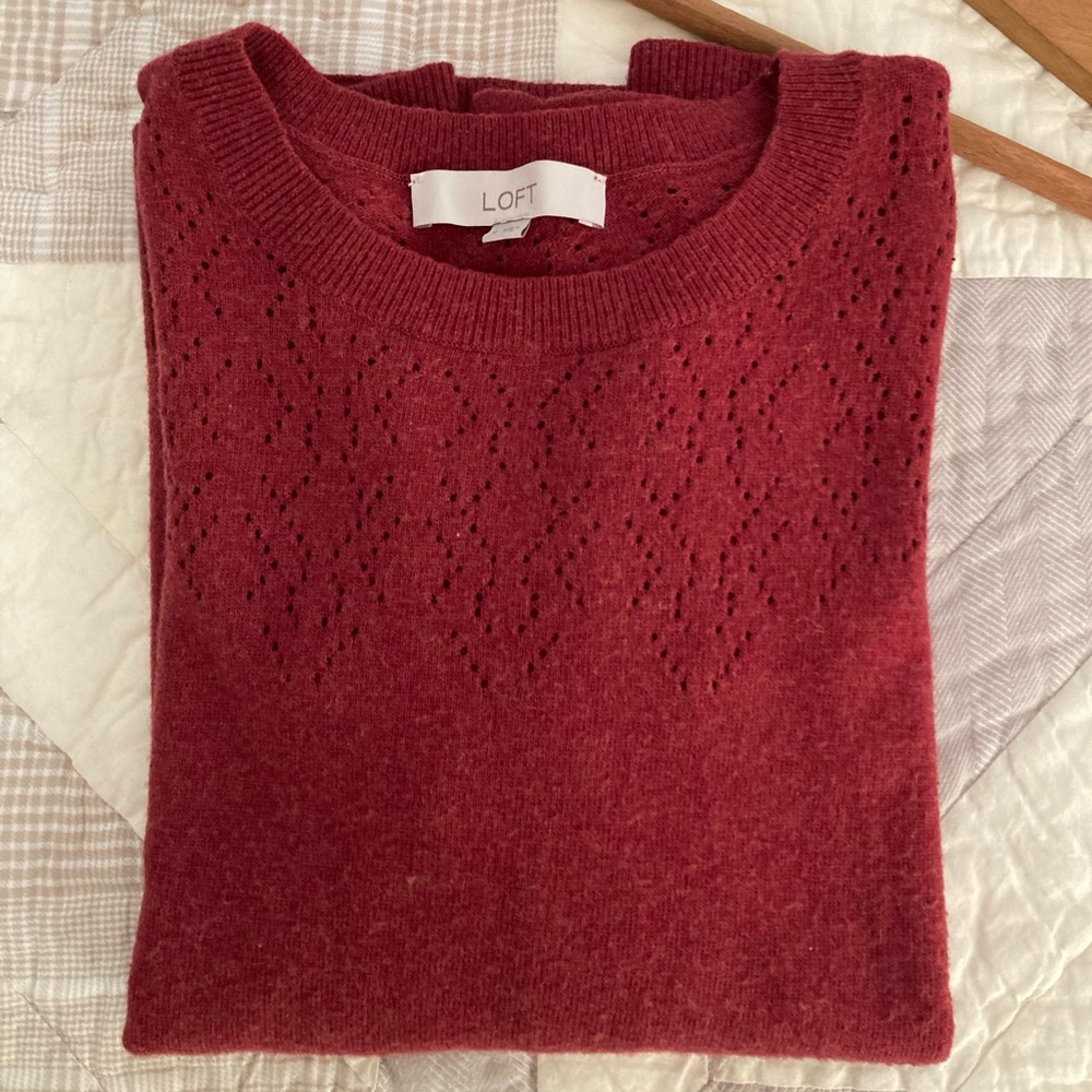 Gently worn Loft sweater.  In a pretty rust color with light signs of wear.